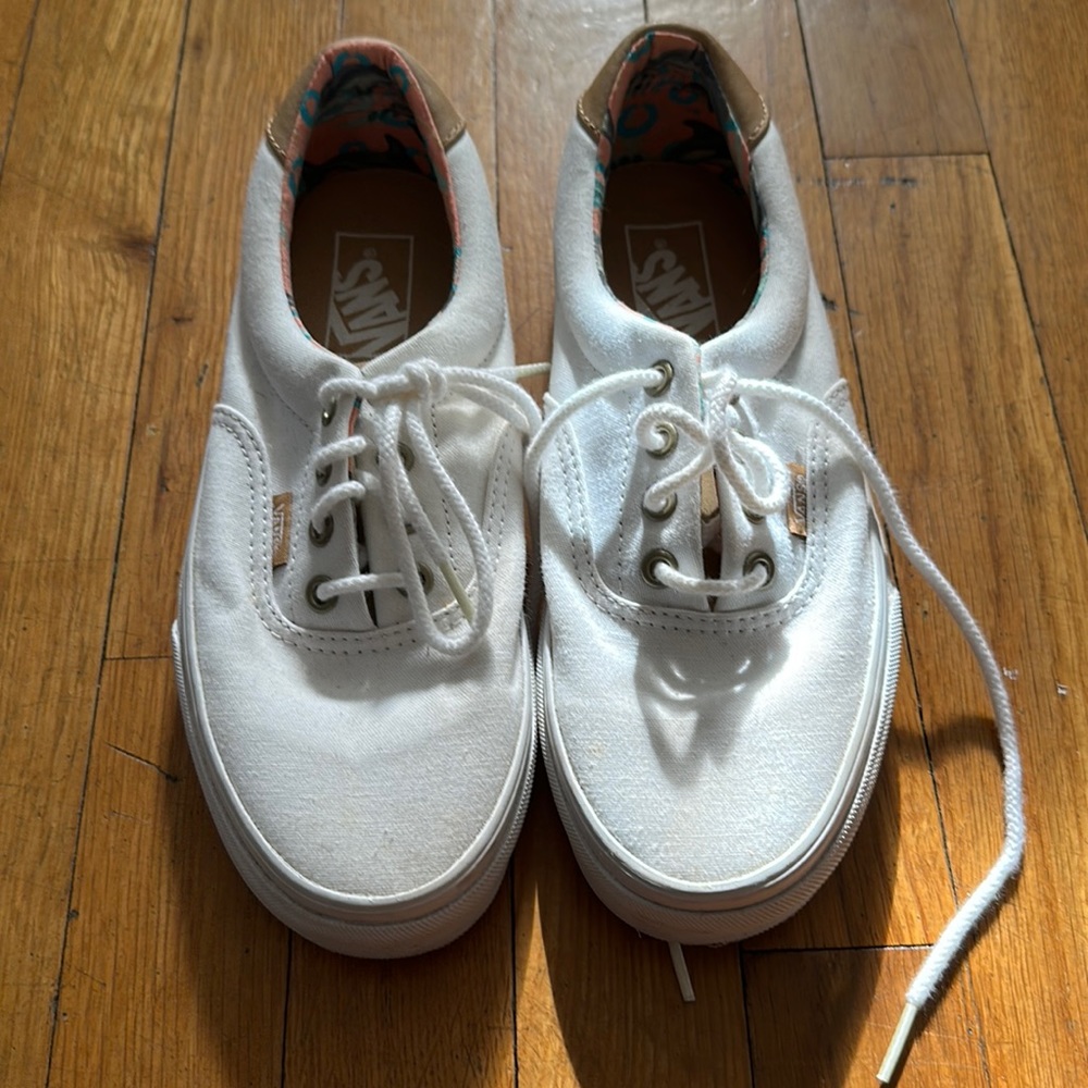 Women’s Vans Size 7.0 (size 5.5 Mens) lightly worn!